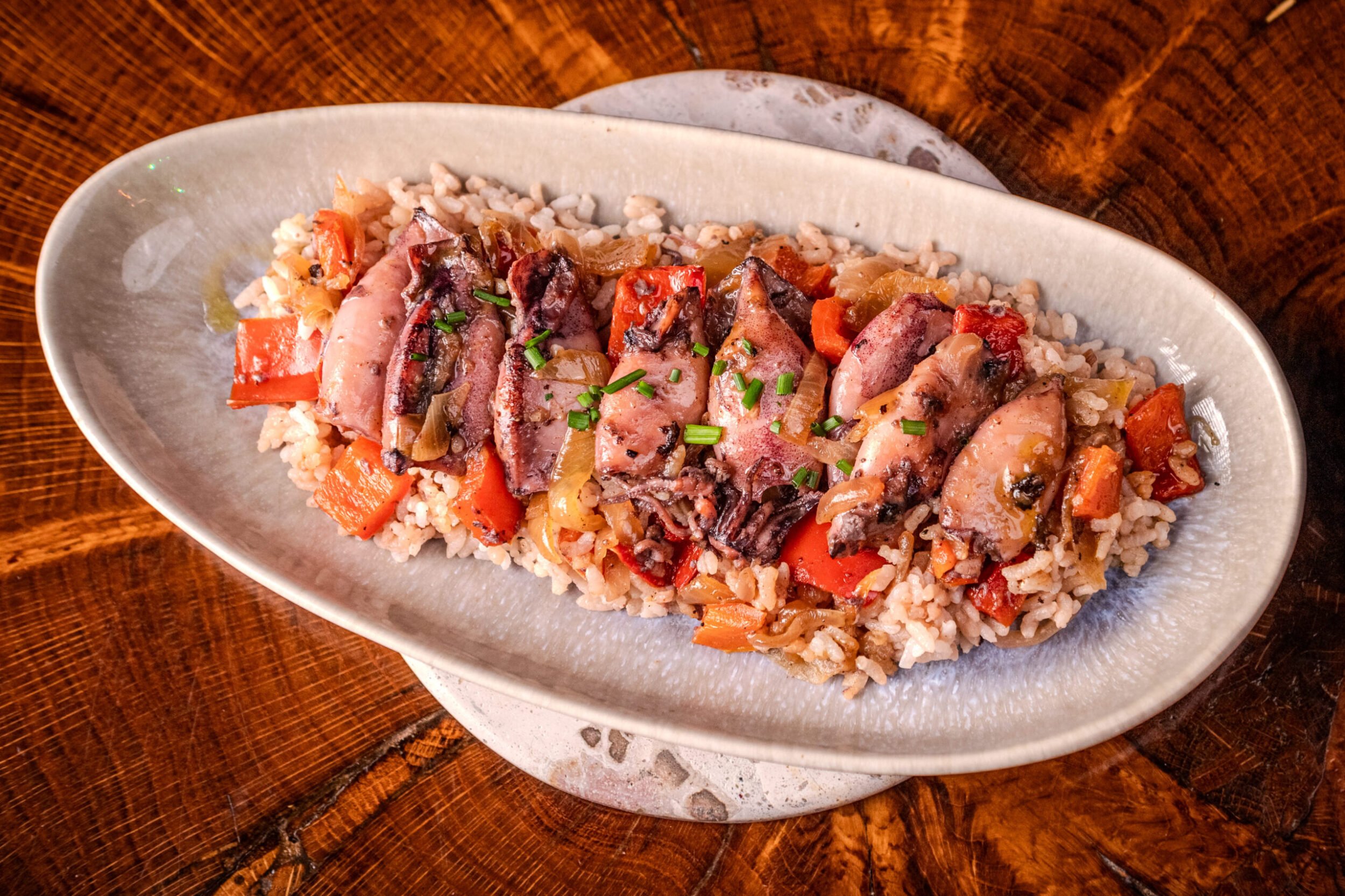 Chipirones Encebollados con Arroz