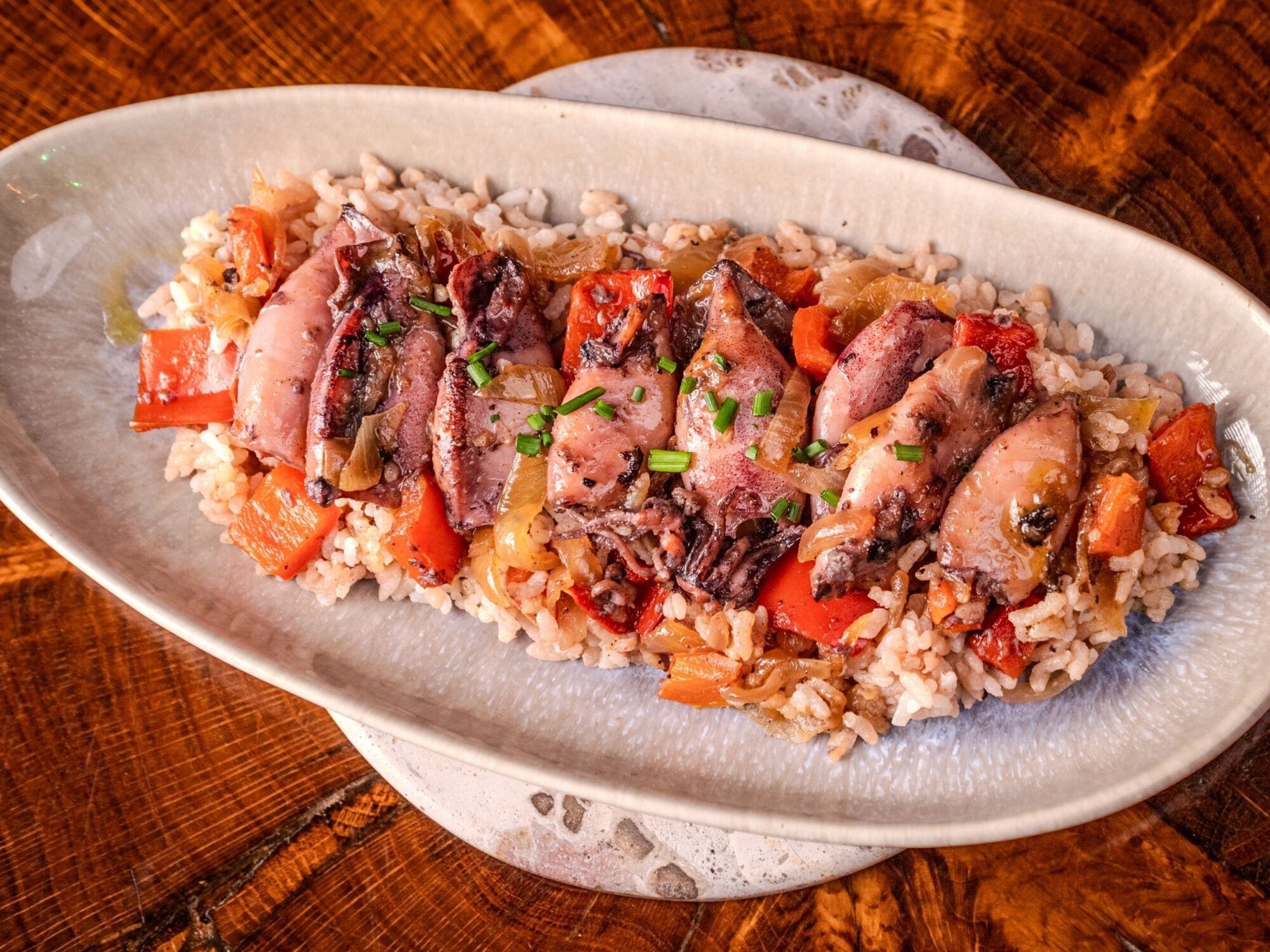 Chipirones Encebollados con Arroz